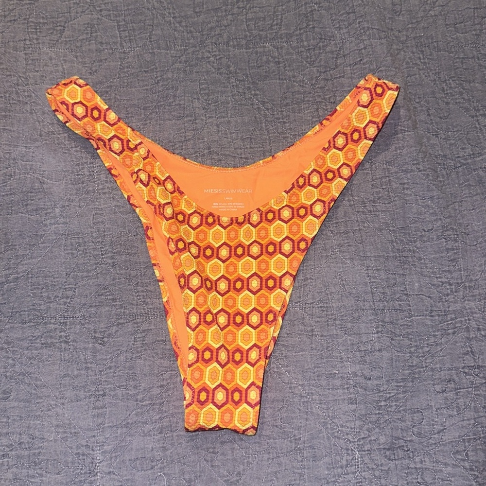 Vibrant Orange Patterned Bikini Set - image 6